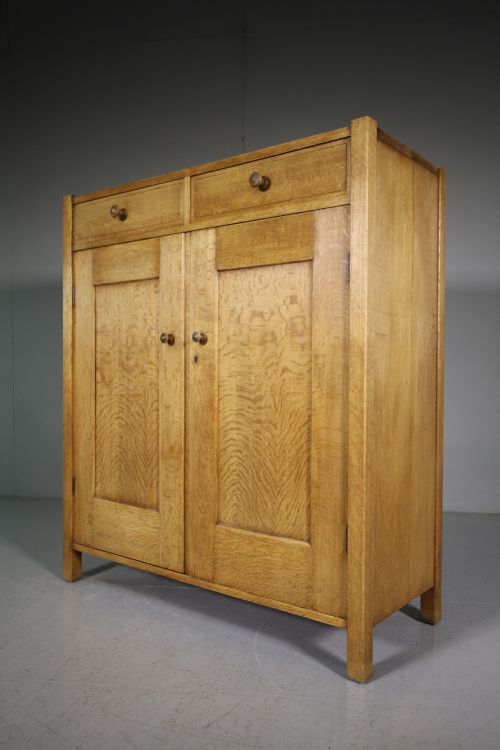 Very Rare Ambrose Heal 1920'S Letchworth Toy Cupboard