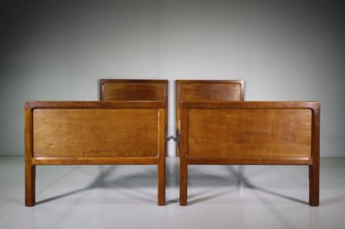 Superb Quality Pair of Single Antique Oak Beds by Gordon Russell