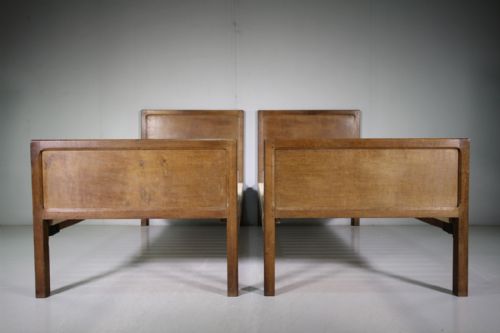 Superb Quality Pair of Single Antique Oak Beds by Gordon Russell