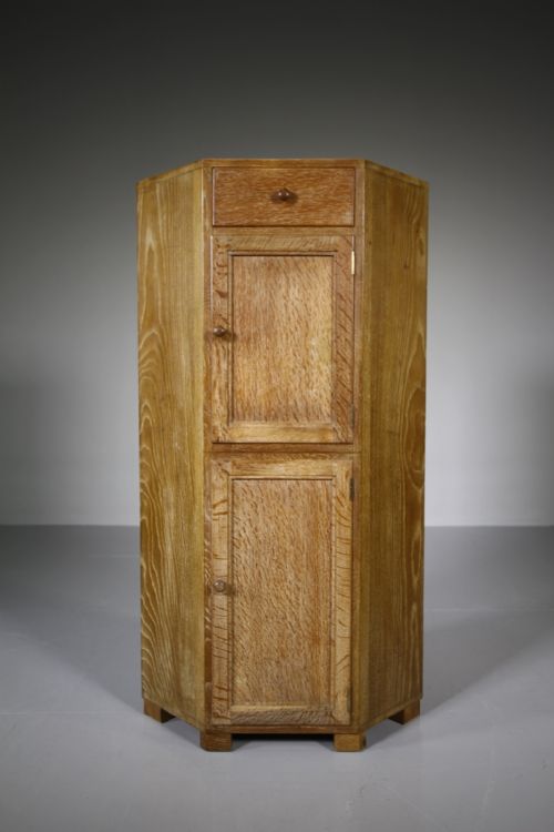 1930'S Heals Oak Floorstanding Corner Cupboard