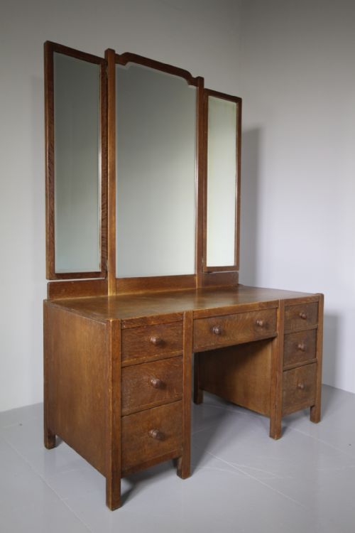 Rare Heals Letchworth Antique Oak Dressing Table