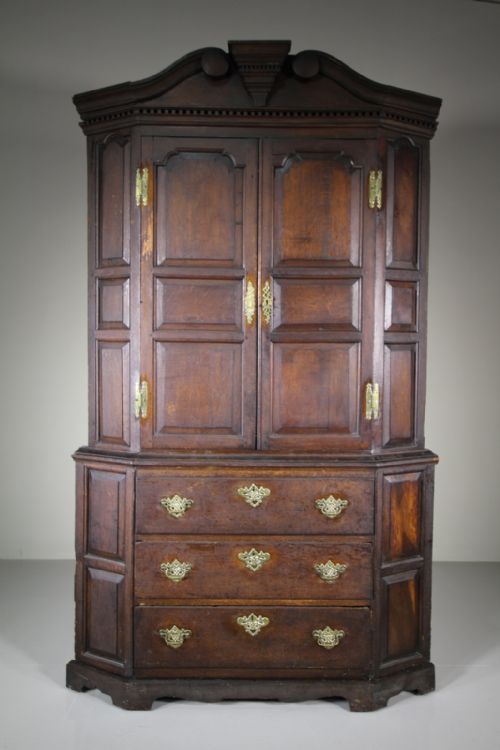 Wonderful Early Georgian Antique Oak Corner Cupboard