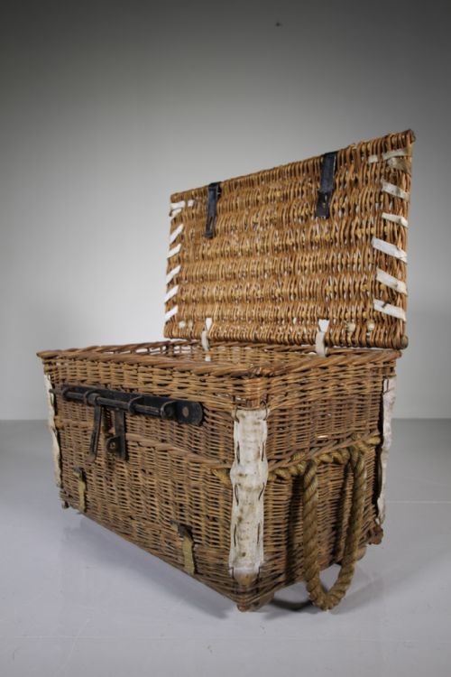 Edwardian Antique Wicker Travelling Trunk