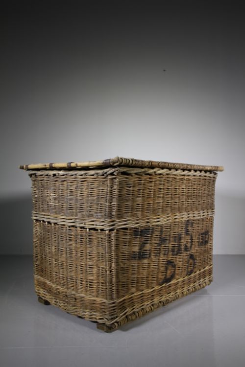 Large 1930'S English Wicker Basket & Lid
