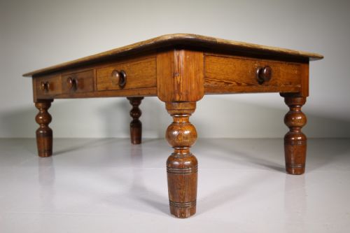 English 19th Century Antique Pine Coffee Table