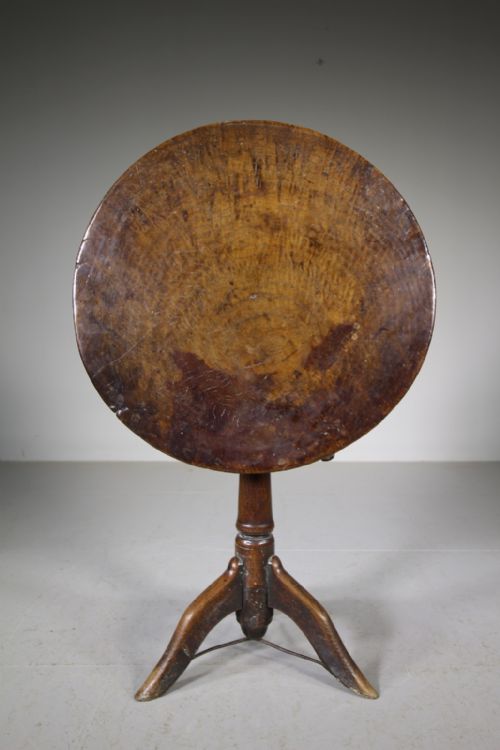 Early 18th Century Antique Burr Oak Tripod Table