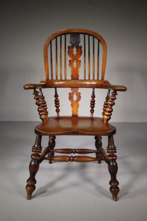 Antique Nottinghamshire Top Model Broad Arm Windsor