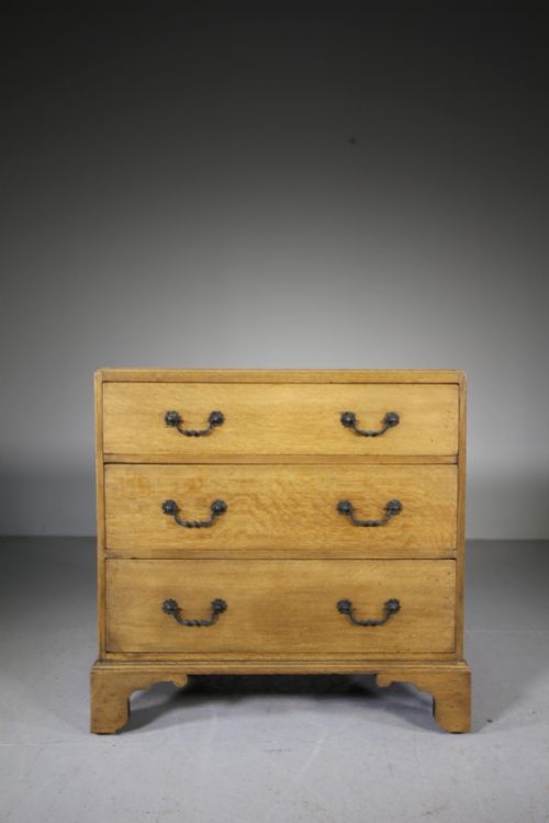 English Georgian Antique Oak Chest of Drawers

