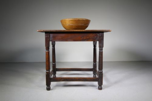 Georgian English Antique Elm Centre Table