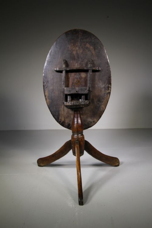 Primitive Welsh Oval 18th Century Yew Wood Tripod Table