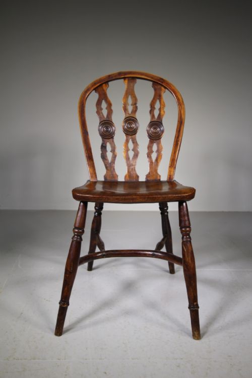 Early 19th Century Antique Yew Wood Windsor Chair
