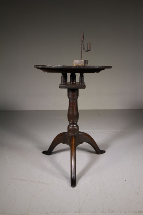 Early 18th Century Welsh Antique Oak Tripod Table