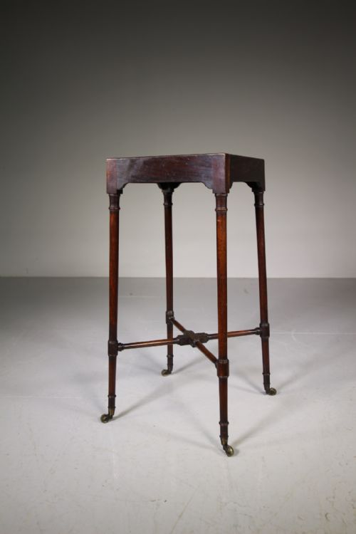 Fine Georgian Antique Mahogany Urn Stand