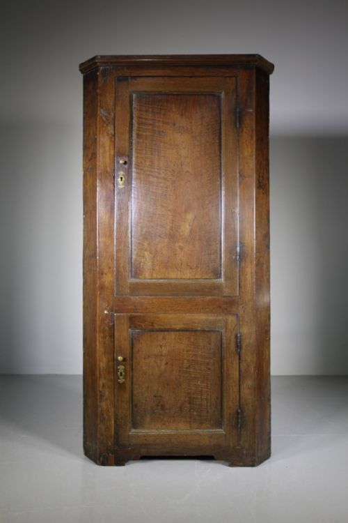 18th Century Welsh Antique Oak Floor Standing Corner Cupboard