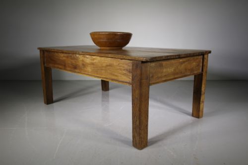 English 18th Century Antique Elm Coffee Table