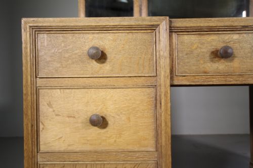 fig 1. Heals 1920’s Buttery Hutch Oak Dressing Table – Labelled