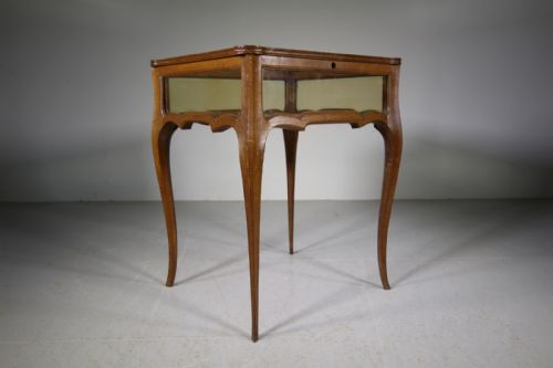 1920’S English Oak Bijouterie Antique Table