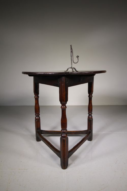 English 17th Century Antique Oak Cricket Table