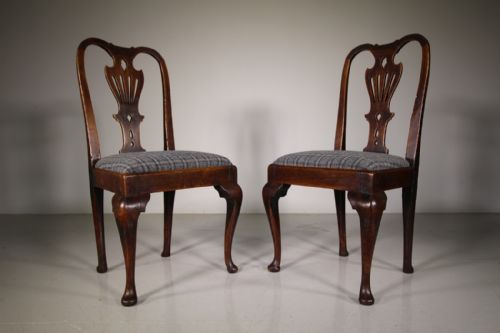 Pair of English Early 18th Century Antique Oak Chairs
