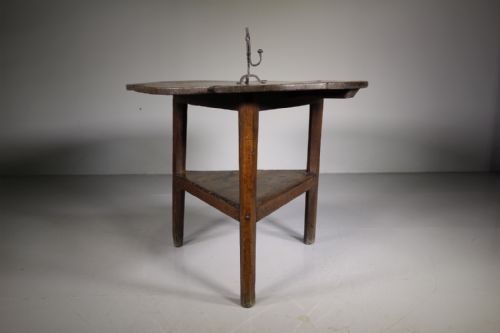 
Early 18th Century Antique Oak Cricket Table
