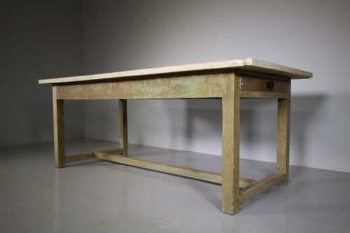 Superb 18th Century Westmoreland Antique Dining Table in Original Paint