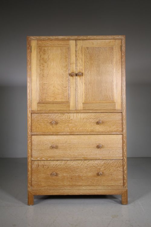 

Heals of London 1920’S Oak Tall Boy Cupboard
