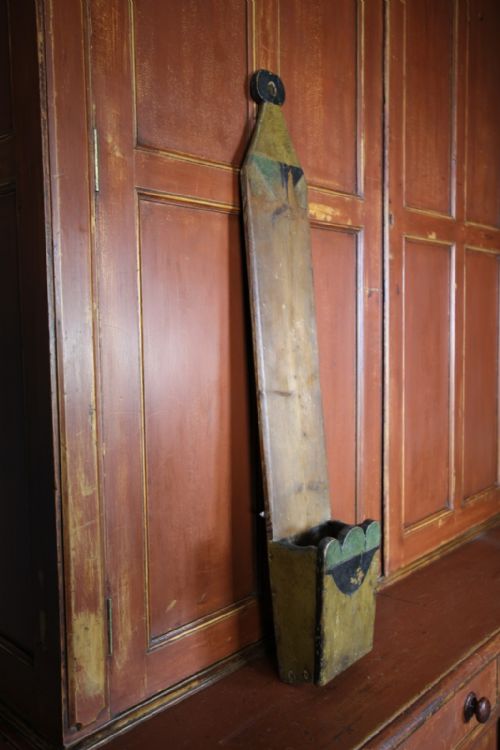 WELSH 18TH CENTURY ANTIQUE PAINTED PINE KNIFE SHARPENER - ADDITIONAL PHOTO 1