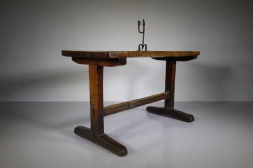 Wonderful Early 19th Century English Antique Elm Tavern Table