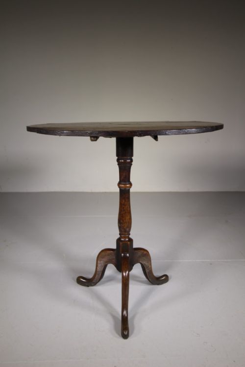 Early Georgian Antique Oak Oval Tripod Table