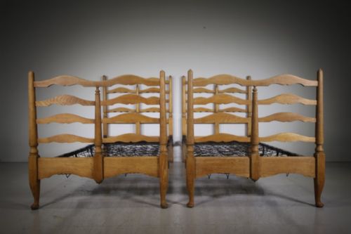 Pair of Heals Edwardian Oak Cottage Range Single Beds