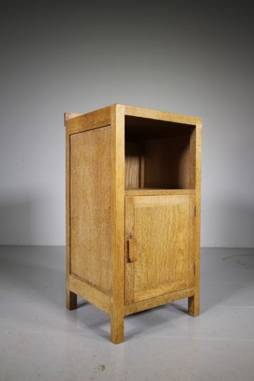 
Heals 1920’S Oak Bedside Cabinet