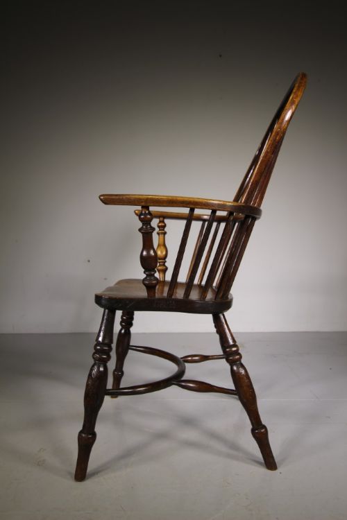 fig 1. Fred Walker of Rockley Antique Windsor Chair