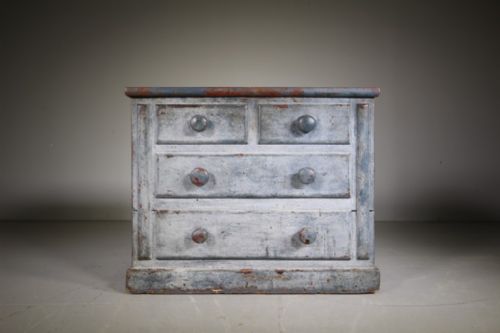 
Lovely English 19th Century Antique Painted Pine Bedding Box