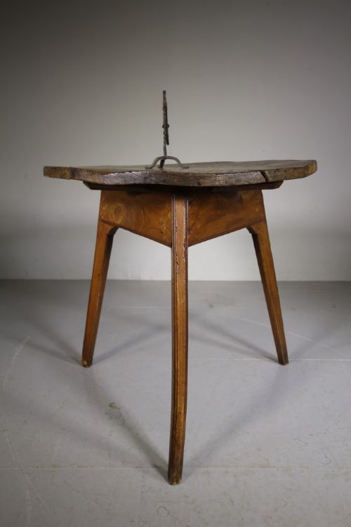 Lovely 18th Century English Antique Elm Cricket Table