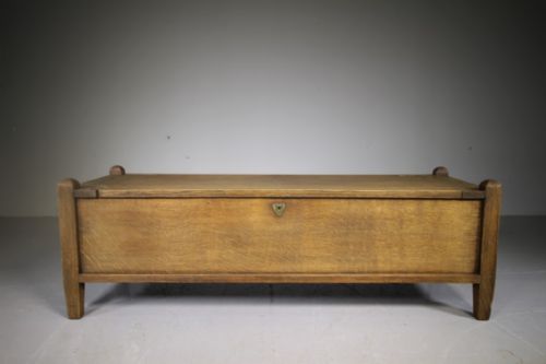 
English Arts & Crafts Antique Oak Bedding Box
