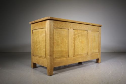 
Large Heals 1930’S Reynolds Oak Bedding Box