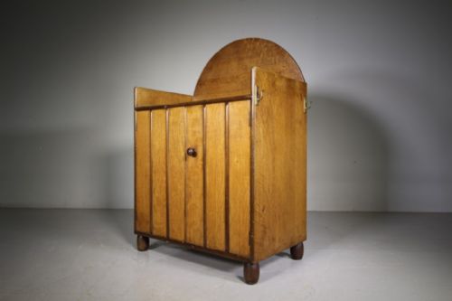 

Rare Heals Edwardian Antique Oak Lechlade Cupboard