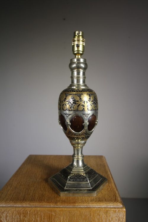 EDWARDIAN ANTIQUE INTRICATE METAL WORK TABLE LAMP - ADDITIONAL PHOTO 1