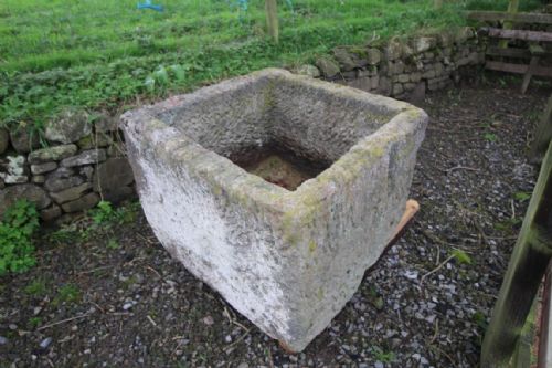 LARGE ENGLISH 18TH CENTURY SQUARE ANTIQUE STONE TROUGH - ADDITIONAL PHOTO 5