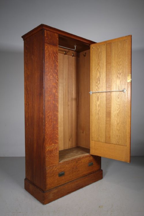 EARLY HEALS EDWARDIAN ANTIQUE OAK WARDROBE LABELLED - ADDITIONAL PHOTO 1