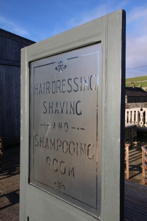 FABULOUS ENGLISH ANTIQUE PINE HAIRDRESSING DOOR CIRCA 1870 - ADDITIONAL PHOTO 5