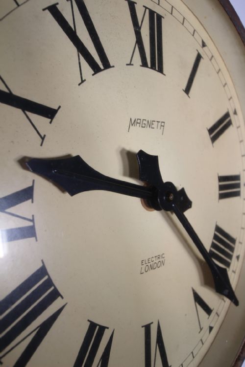 LARGE ENGLISH 1930S MAGENTA LONDON WORKING WALL CLOCK - ADDITIONAL PHOTO 2