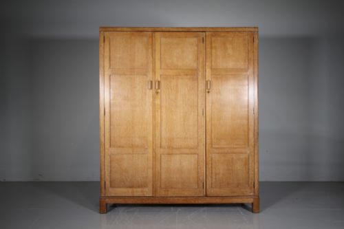 Rare Heals 1920’S Oak Triple Wardrobe – Labelled