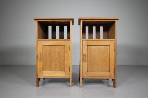 Quality English Pair of 1930's Solid Oak Bedside Cabinets