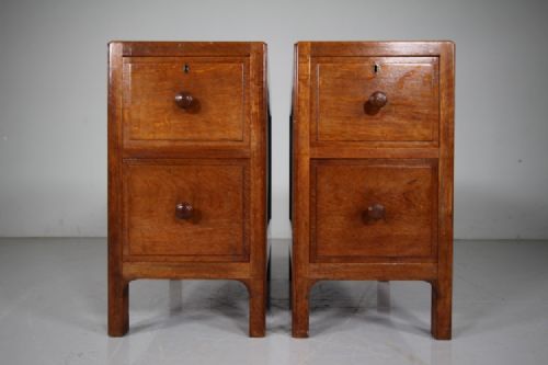 Superb Pair of Heals Antique Oak Bedside Chests - Labelled