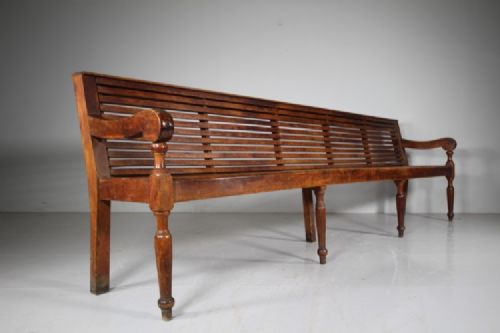 19TH CENTURY LONG ANTIQUE WALNUT WAITING ROOM SLATTED BENCH