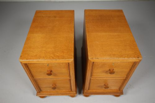 PAIR OF HEALS ANTIQUE OAK BEDSIDE CHESTS - ADDITIONAL PHOTO 4