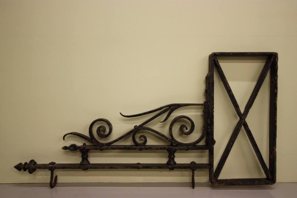 English Antique Iron Hanging Wall Bracket