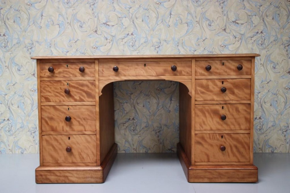 Beautiful Gillows of Lancaster Antique Desk.