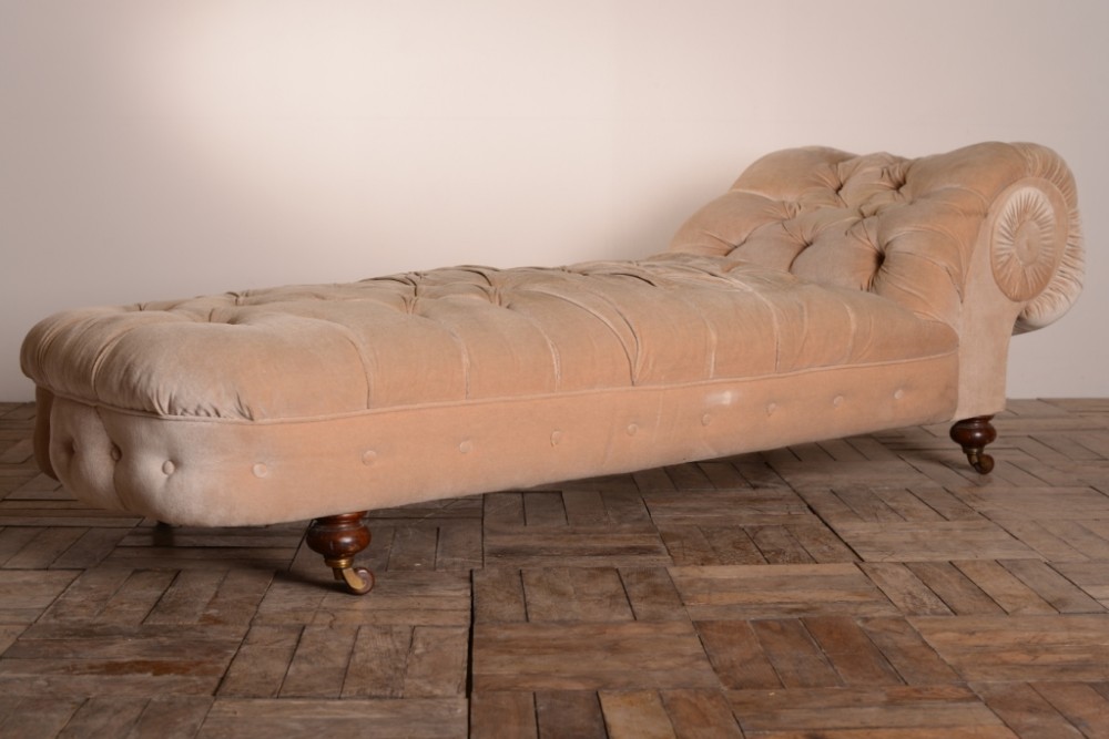 Beautiful English Antique Daybed